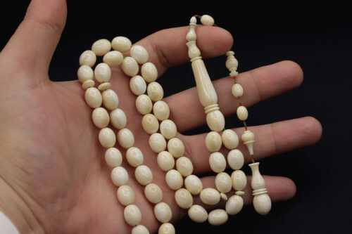 من أندر الخامات وأثمنها: عاج حوت العنبر (منوصف)