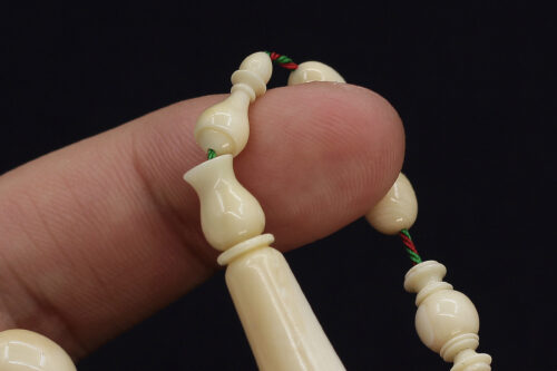 من أندر الخامات وأثمنها: عاج حوت العنبر (منوصف)