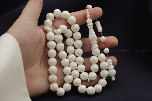 عظم جمل منقوش بالكامل