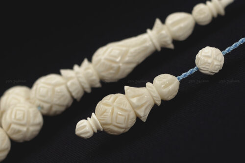 عظم جمل منقوش بالكامل