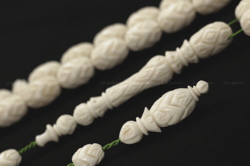 عظم جمل منقوش بالكامل