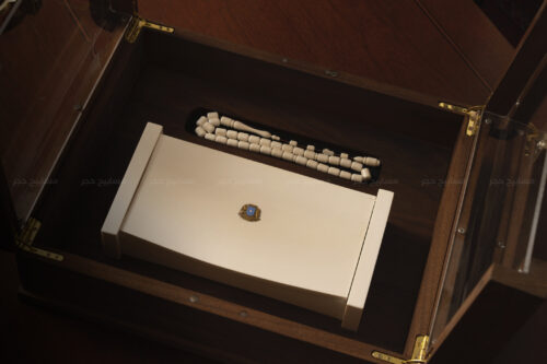 صندوق ملكي أنتيك مصنوع بالكامل من عاج الفيل