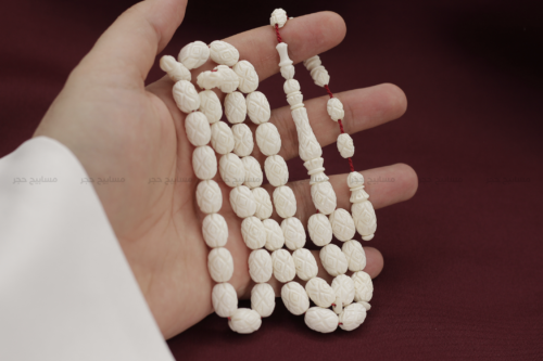 عظم جمل منقوش بالكامل